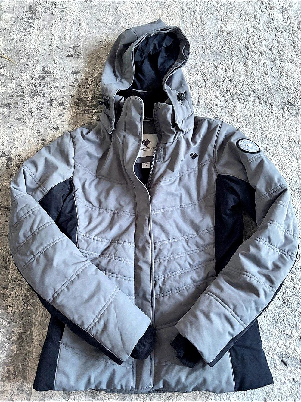 Obermeyer Women's Ski Jacket Gray & Black Size 4 Like New
